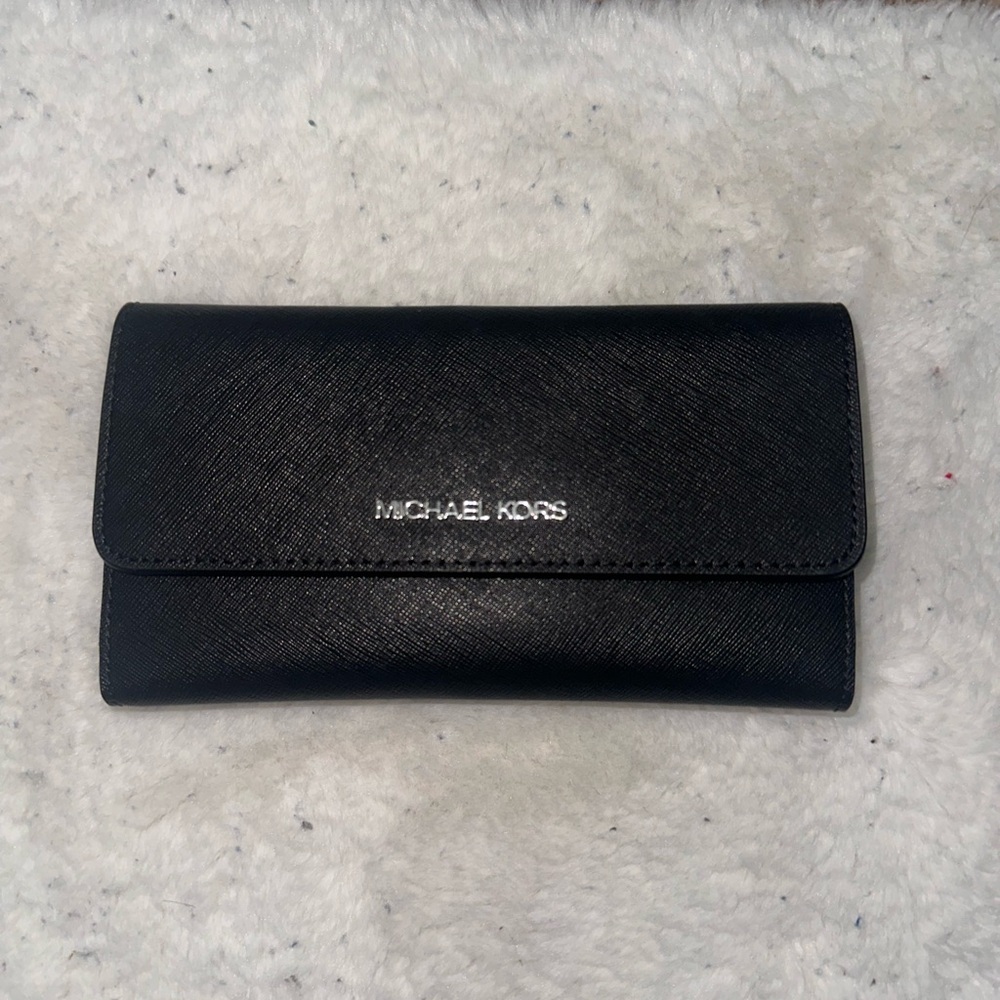 black michael kors large leather trifold wallet